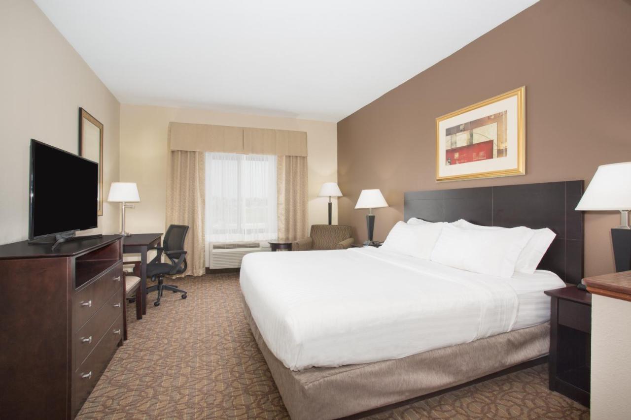 Holiday Inn Express Hotel & Suites Concordia Us 81 By Ihg Екстер'єр фото