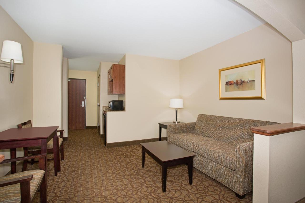 Holiday Inn Express Hotel & Suites Concordia Us 81 By Ihg Екстер'єр фото