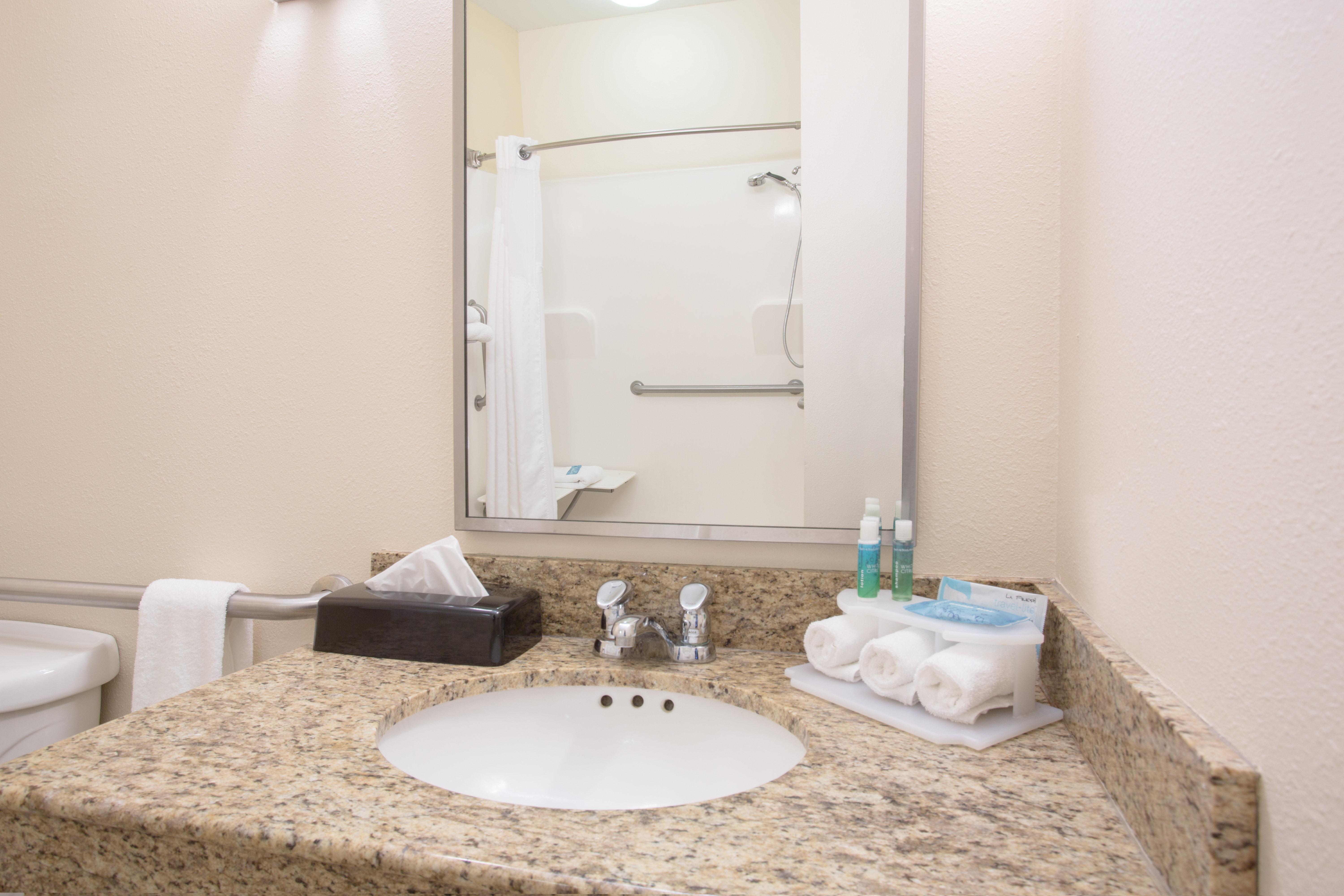 Holiday Inn Express Hotel & Suites Concordia Us 81 By Ihg Екстер'єр фото