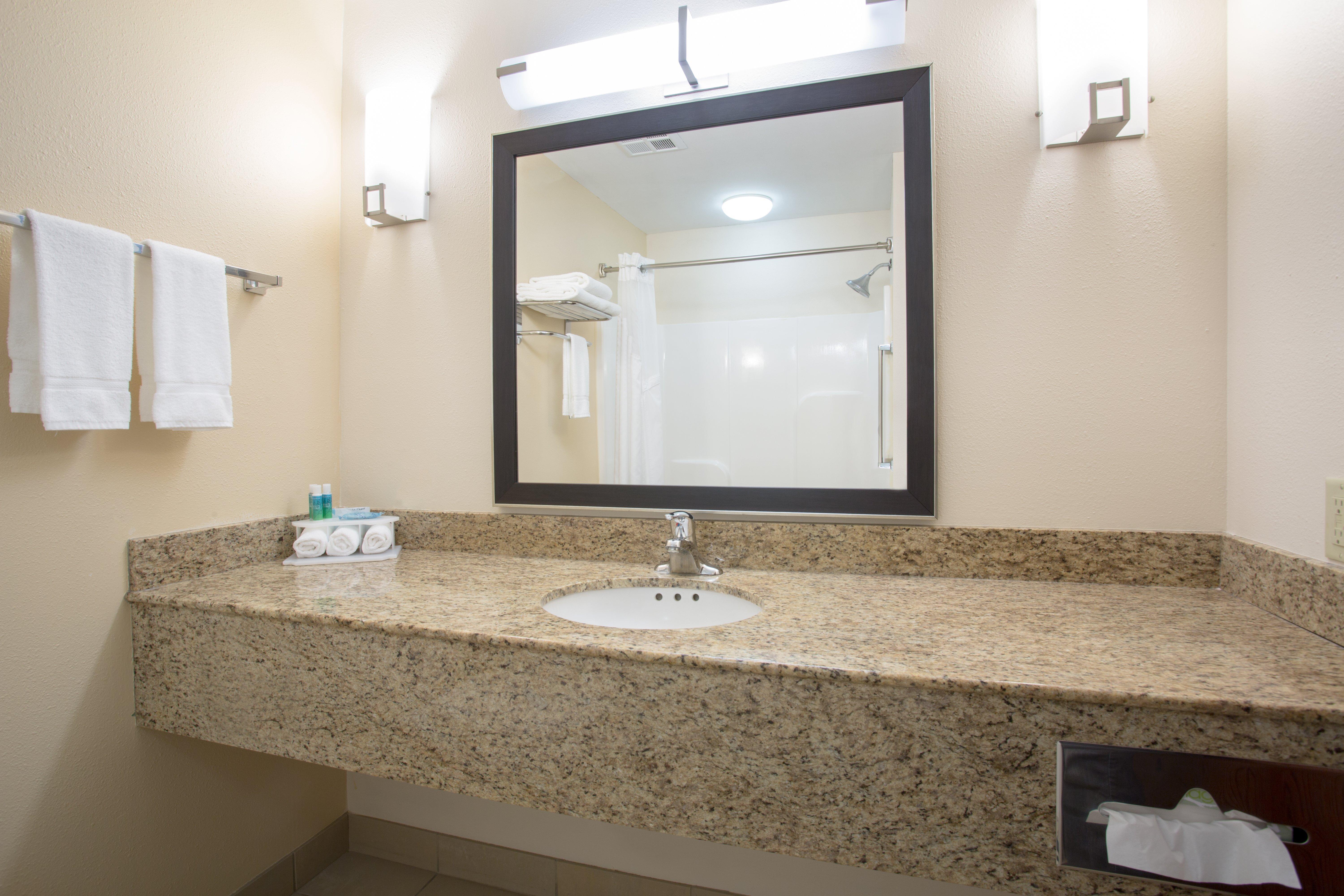 Holiday Inn Express Hotel & Suites Concordia Us 81 By Ihg Екстер'єр фото