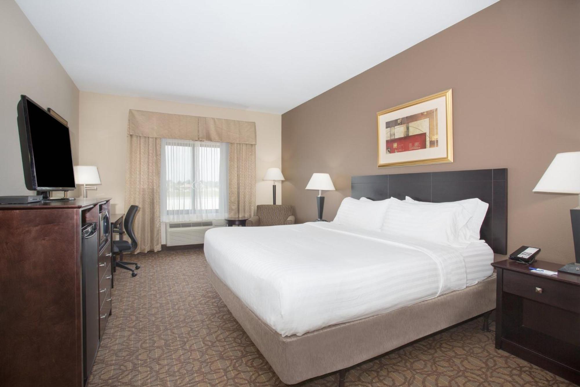 Holiday Inn Express Hotel & Suites Concordia Us 81 By Ihg Екстер'єр фото