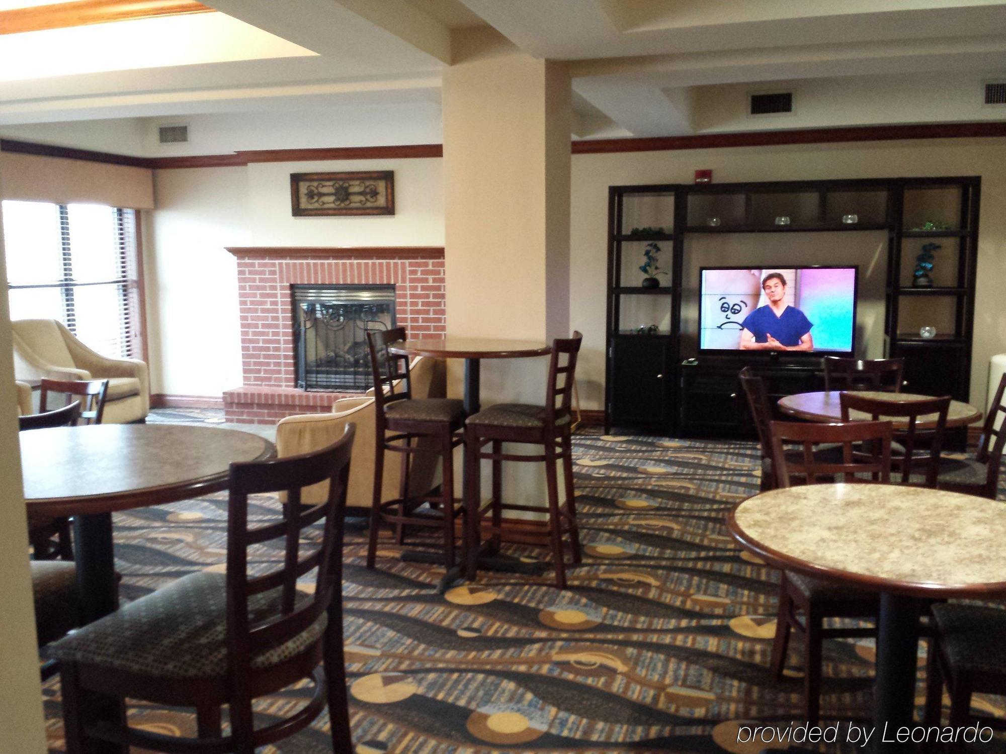 Holiday Inn Express Hotel & Suites Concordia Us 81 By Ihg Екстер'єр фото
