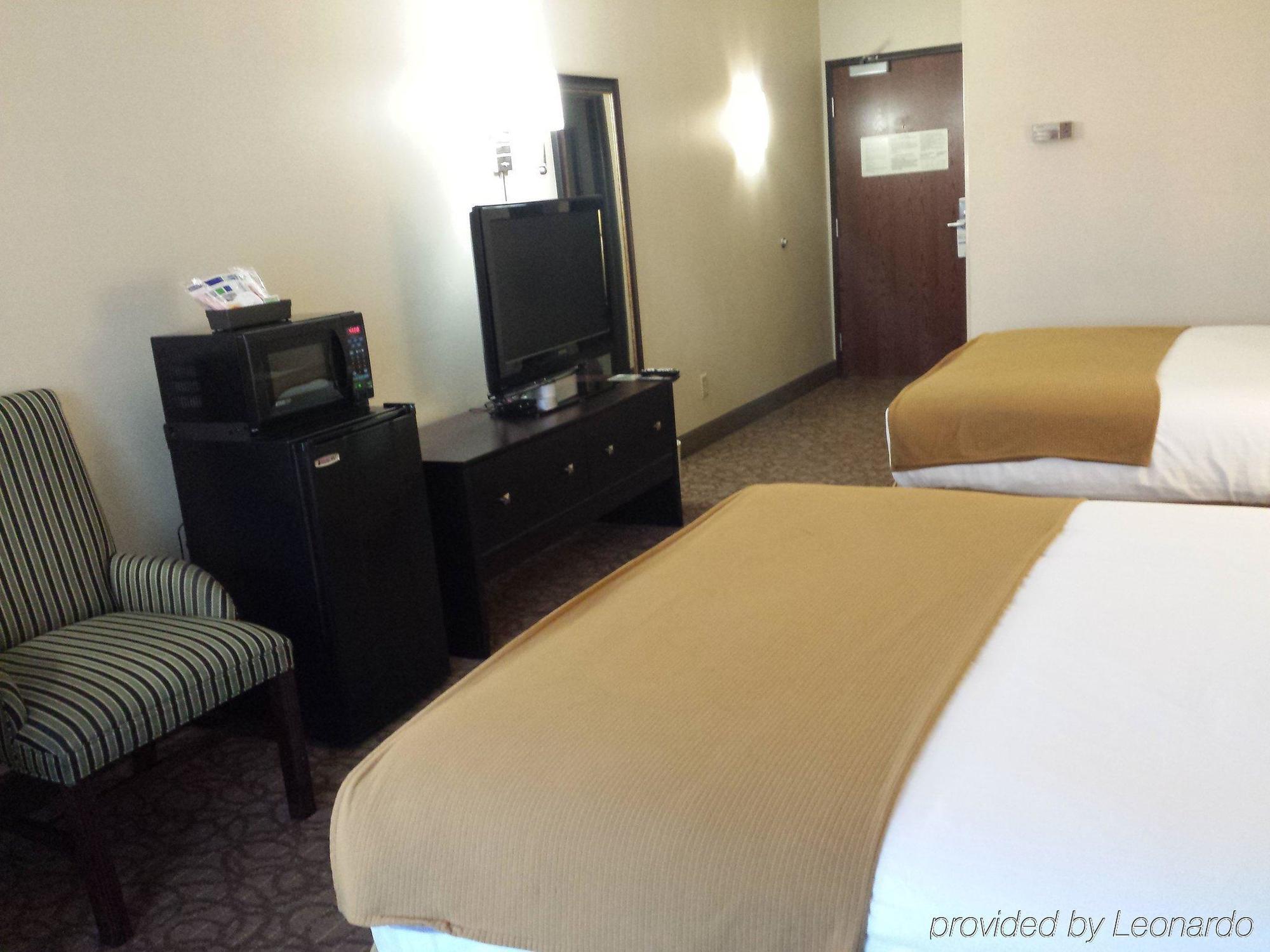 Holiday Inn Express Hotel & Suites Concordia Us 81 By Ihg Екстер'єр фото