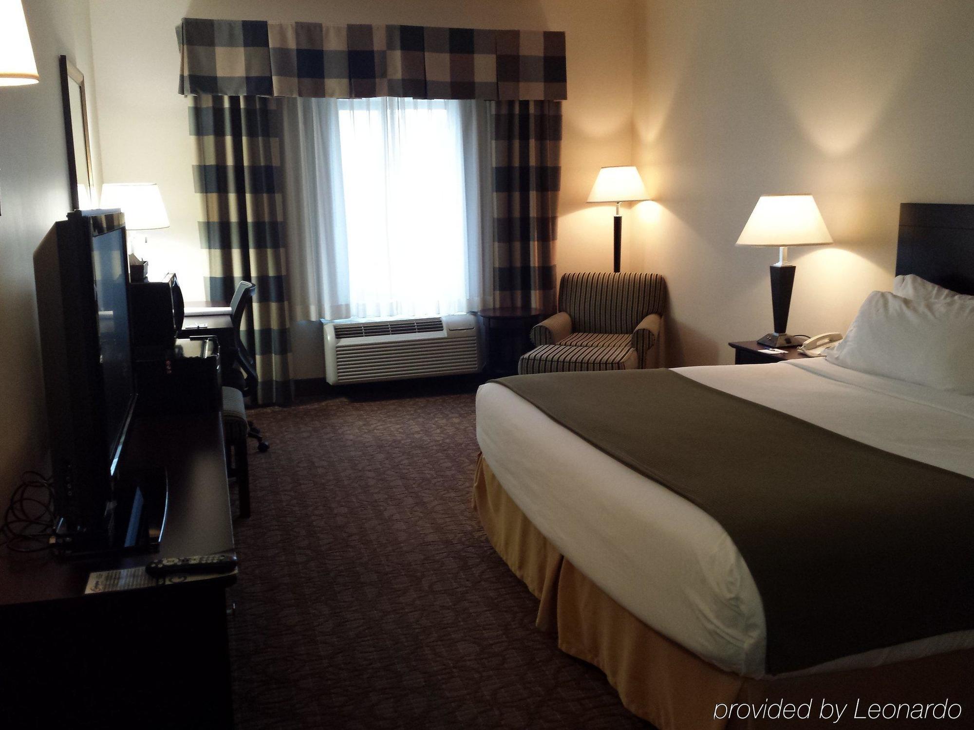 Holiday Inn Express Hotel & Suites Concordia Us 81 By Ihg Екстер'єр фото