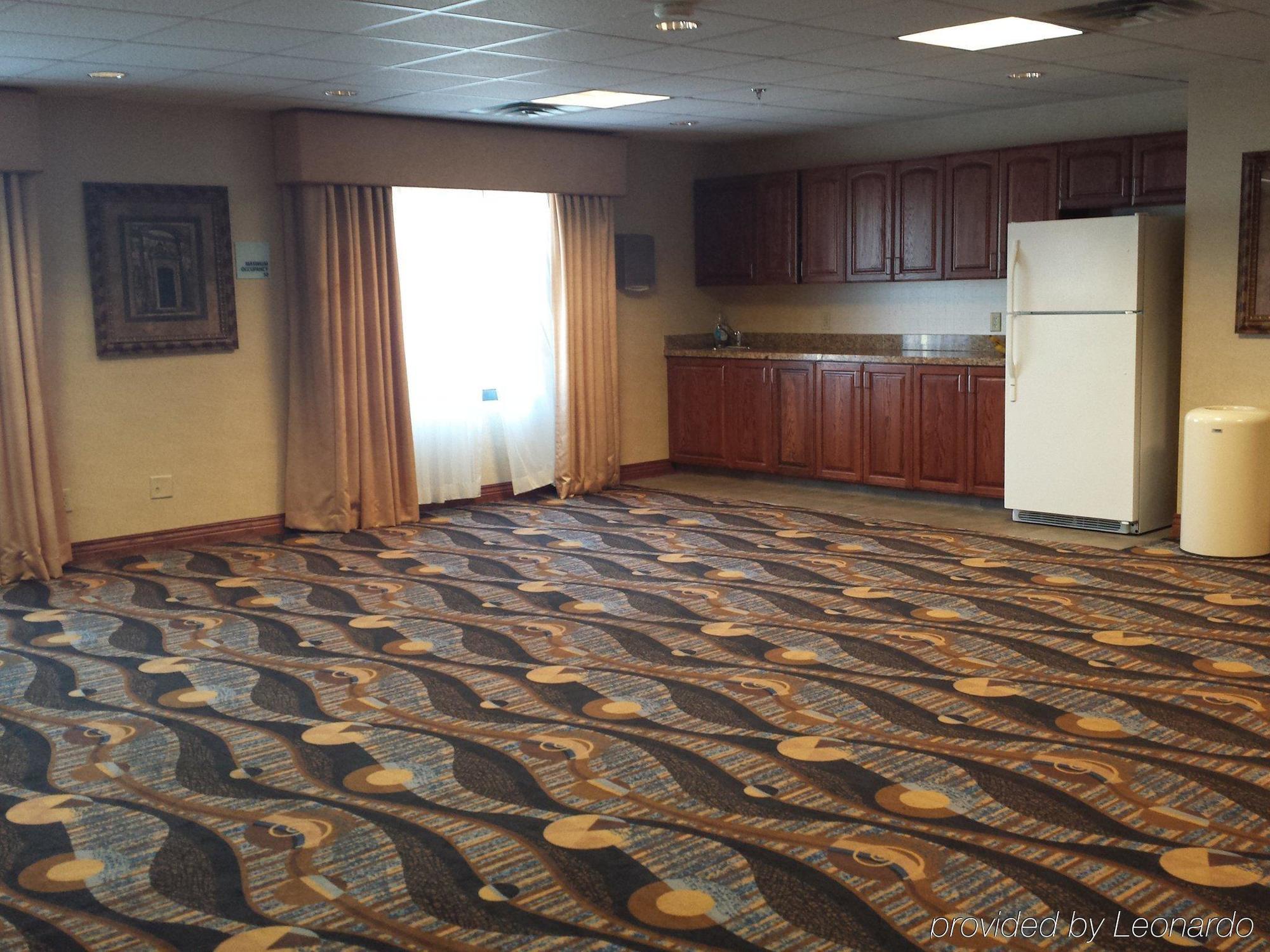 Holiday Inn Express Hotel & Suites Concordia Us 81 By Ihg Екстер'єр фото