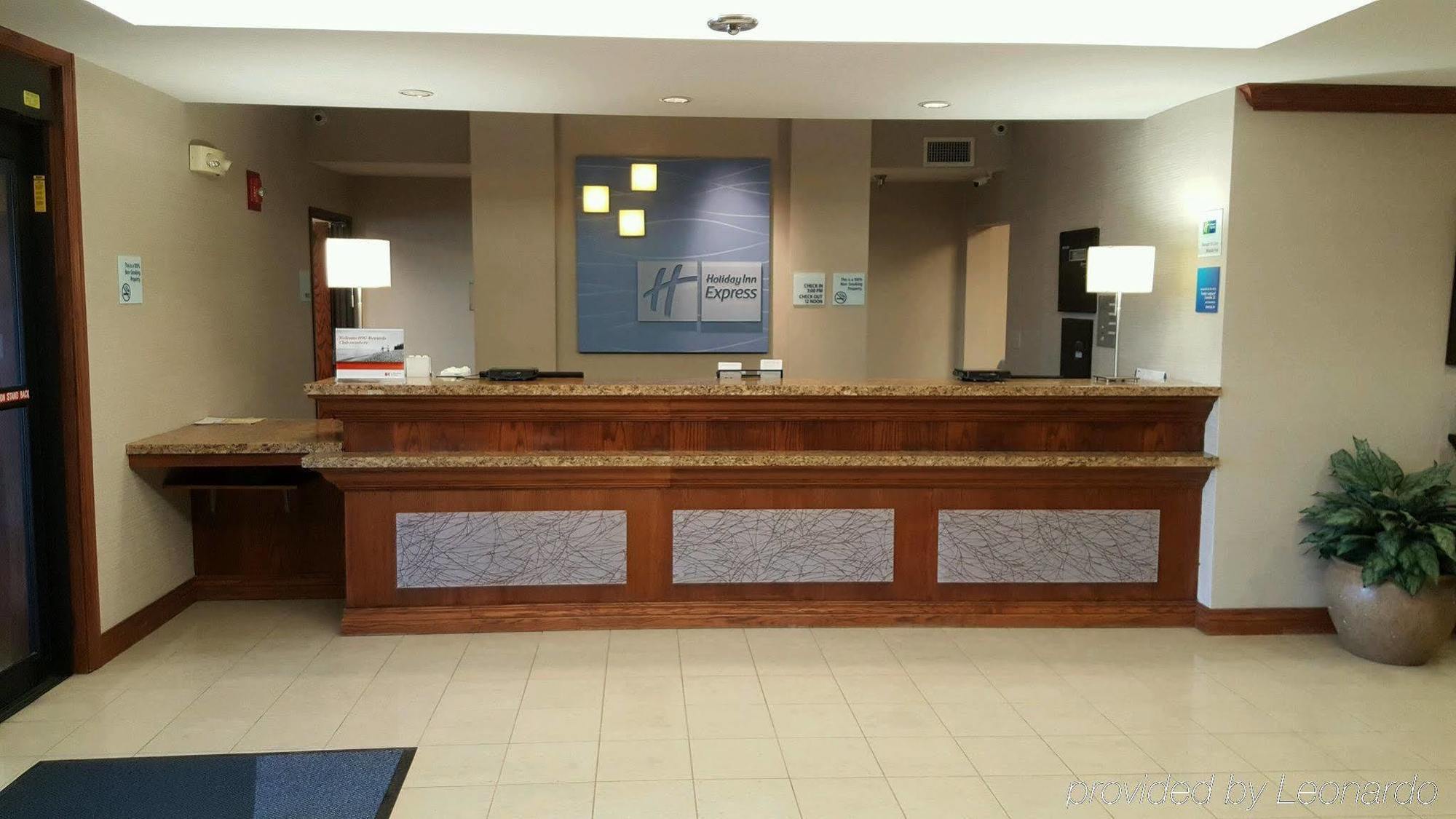 Holiday Inn Express Hotel & Suites Concordia Us 81 By Ihg Екстер'єр фото
