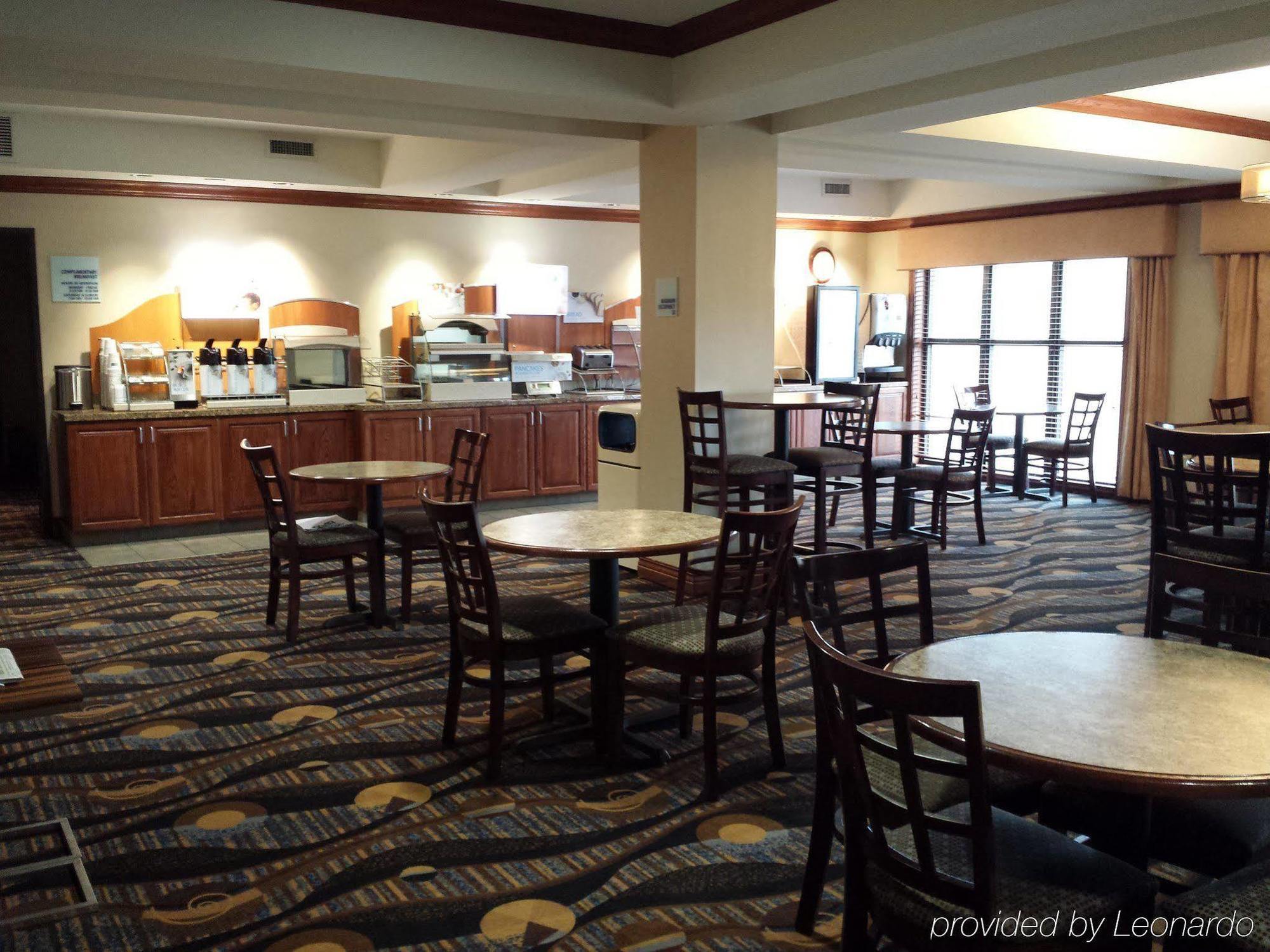 Holiday Inn Express Hotel & Suites Concordia Us 81 By Ihg Екстер'єр фото