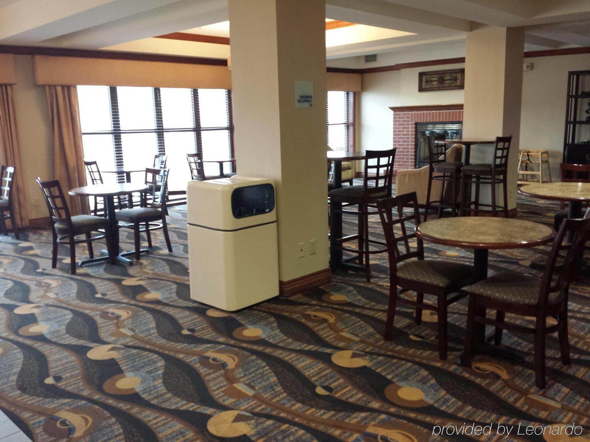 Holiday Inn Express Hotel & Suites Concordia Us 81 By Ihg Екстер'єр фото