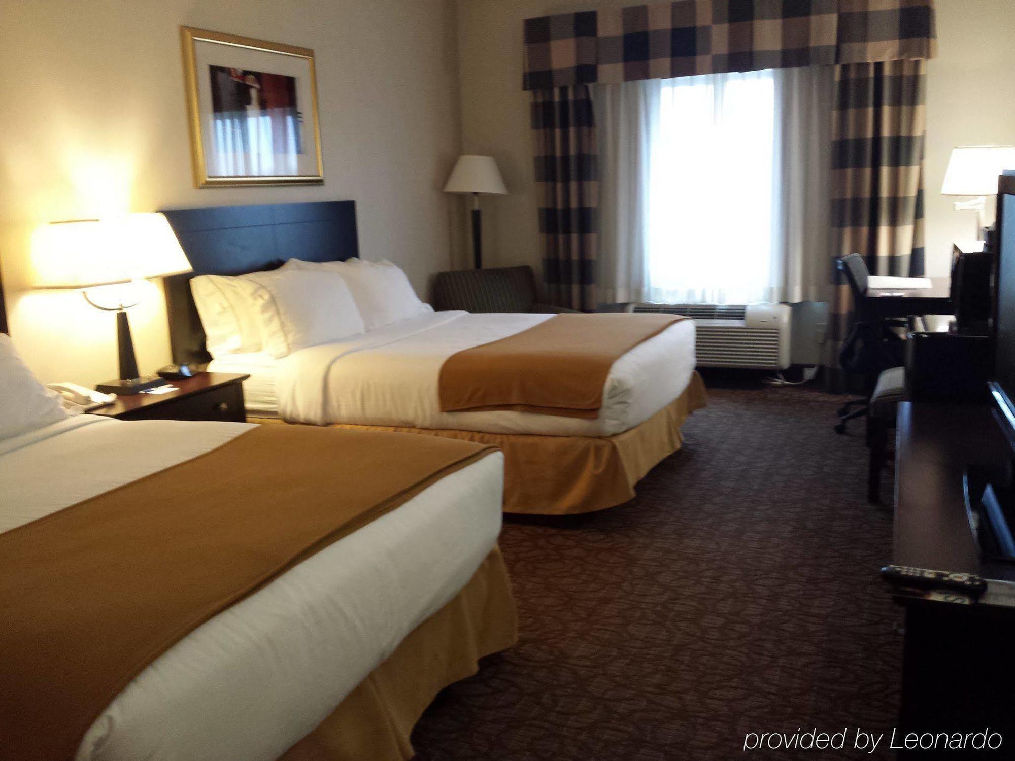 Holiday Inn Express Hotel & Suites Concordia Us 81 By Ihg Екстер'єр фото