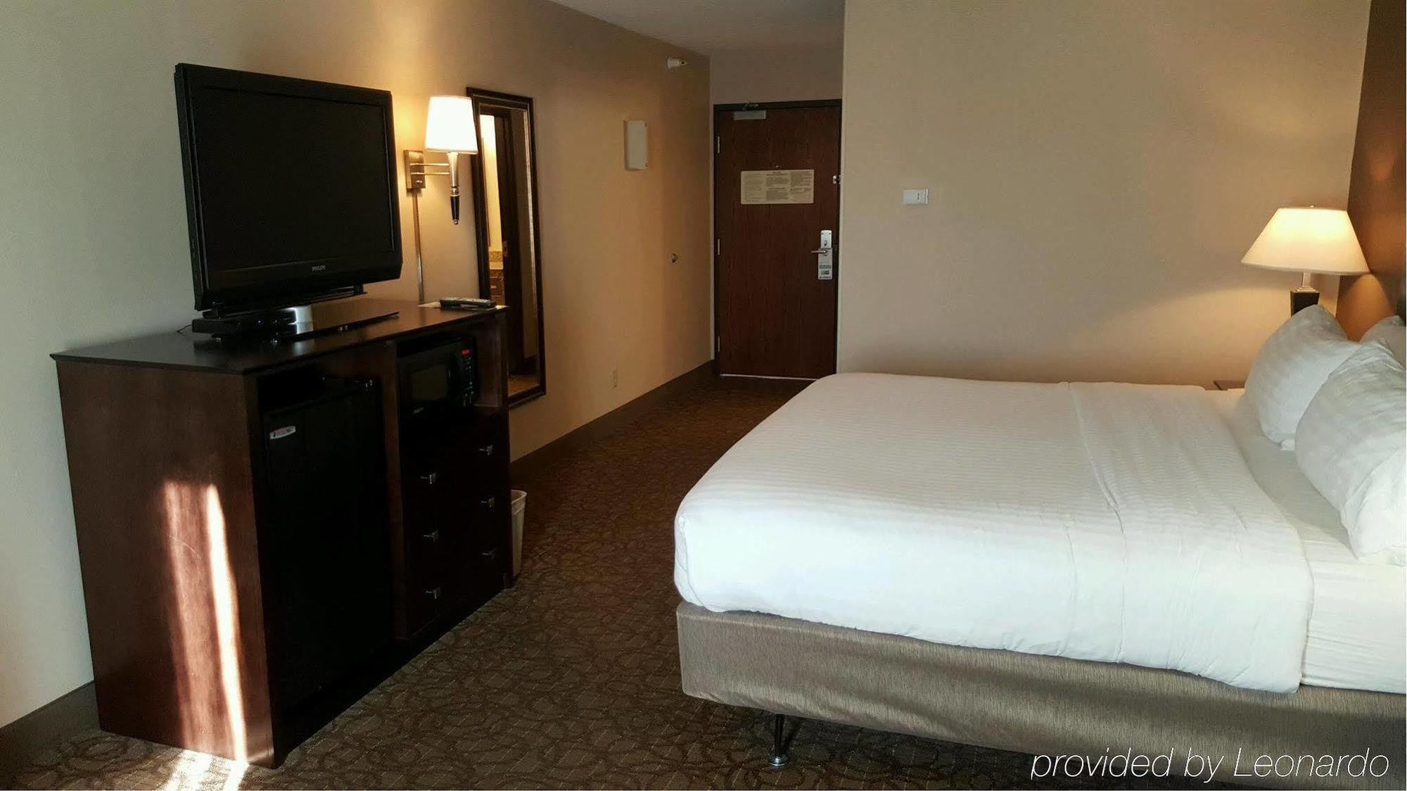 Holiday Inn Express Hotel & Suites Concordia Us 81 By Ihg Екстер'єр фото
