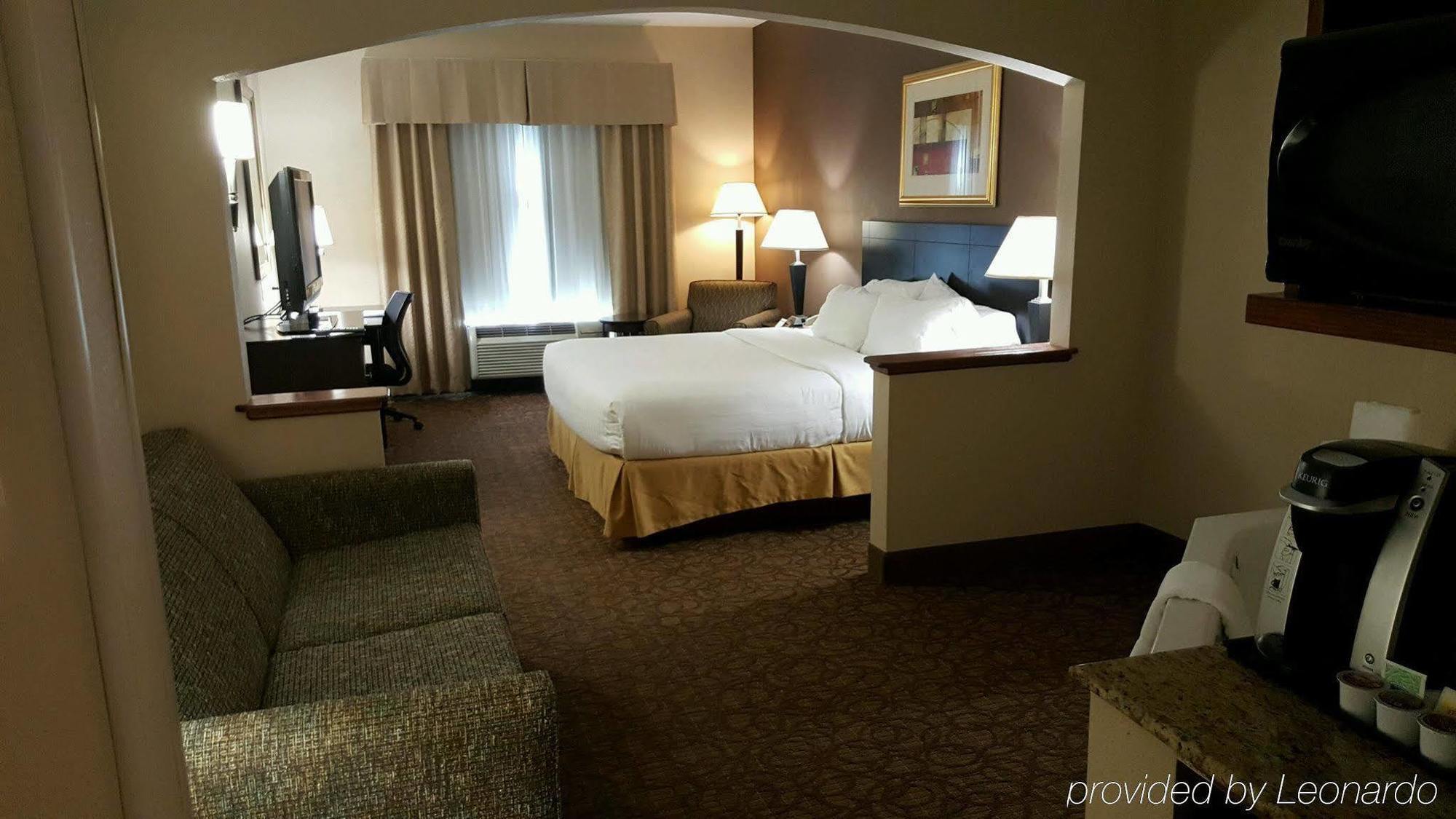 Holiday Inn Express Hotel & Suites Concordia Us 81 By Ihg Екстер'єр фото