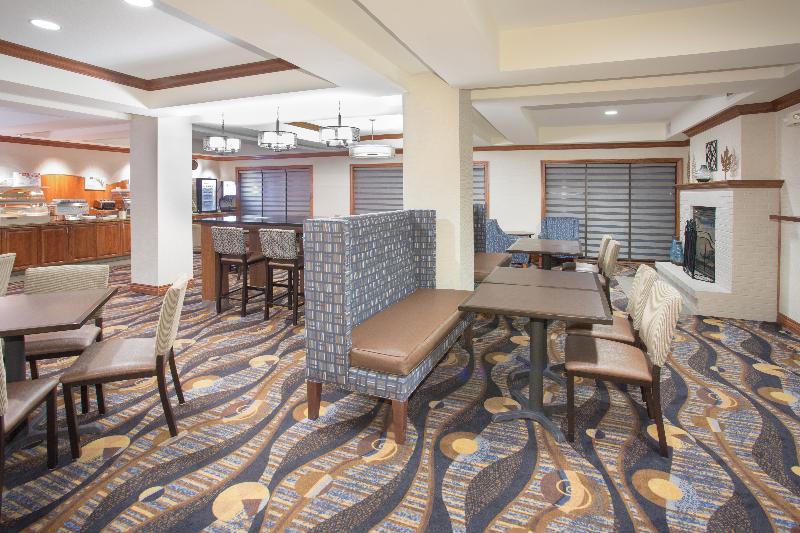 Holiday Inn Express Hotel & Suites Concordia Us 81 By Ihg Екстер'єр фото